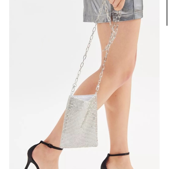 NWOT Urban Outfitters Cleo Chainmail Crossbody Bag Cell Phone - Picture 2 of 14